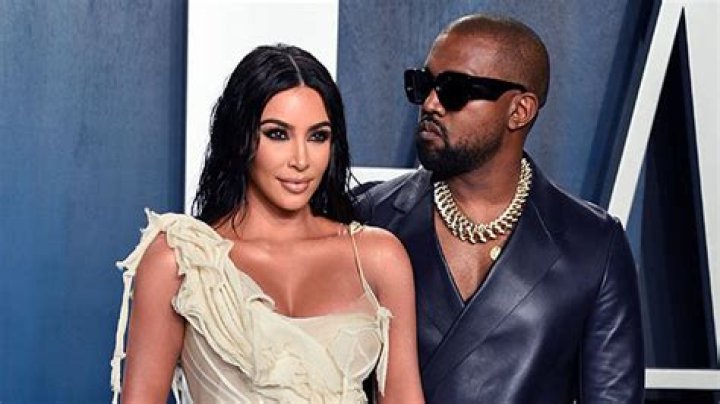 Kanye West Sends Red Roses To Kim Kardashian On Valentine’s Day – Hollywood Life